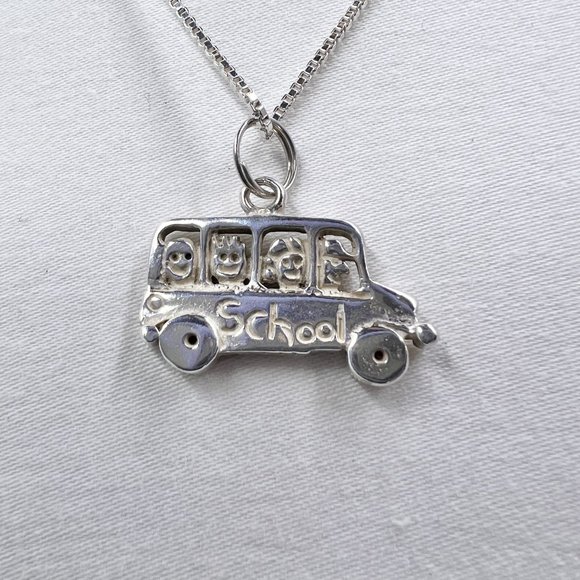 NWOT – Save the Children – 3D School Bus w/ Children 18” Box Chain Necklace 925 - Picture 5 of 10